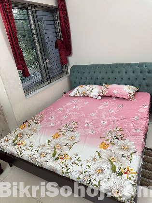 Queen bed with Matress